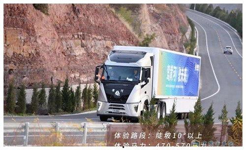 国产和进口重卡爬坡视频